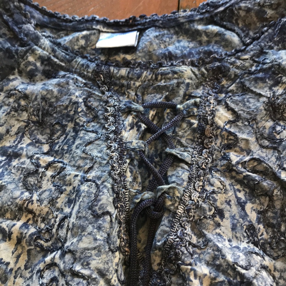Pretty lacy blue top